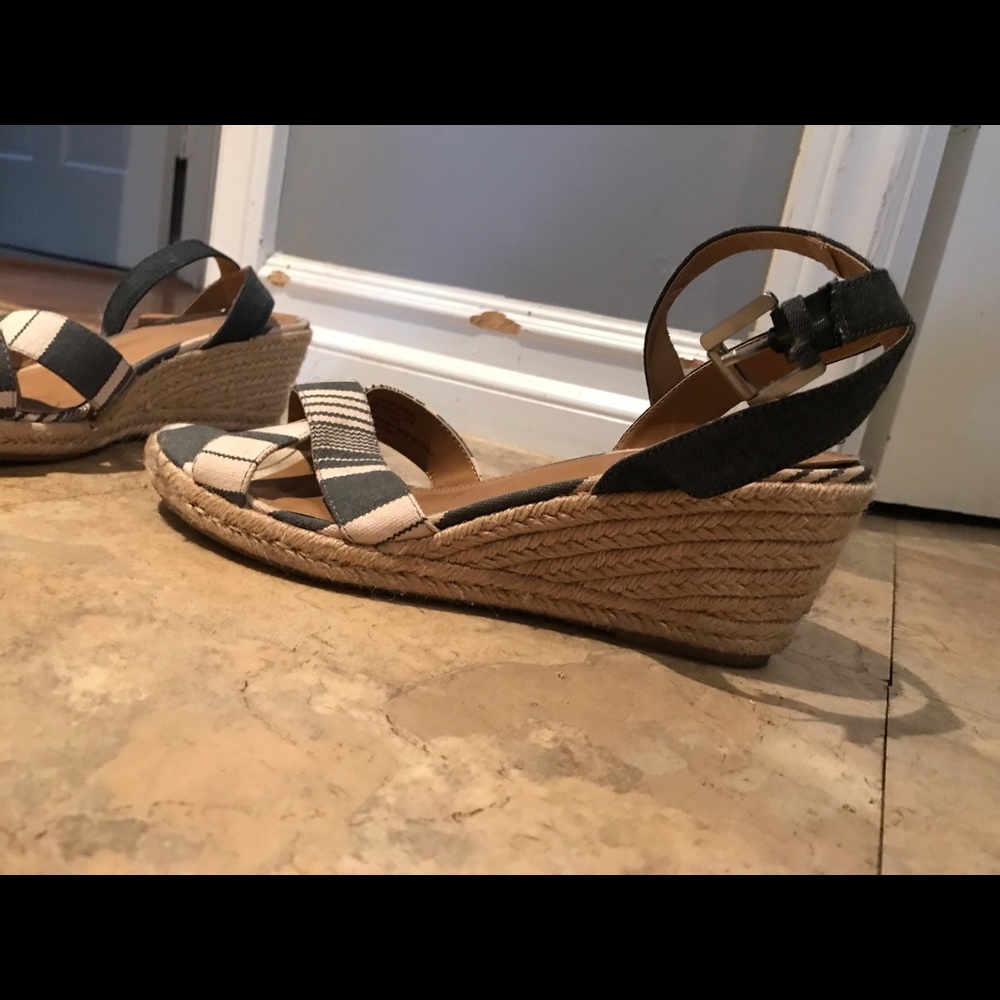 Bass size 11 denim wedges
